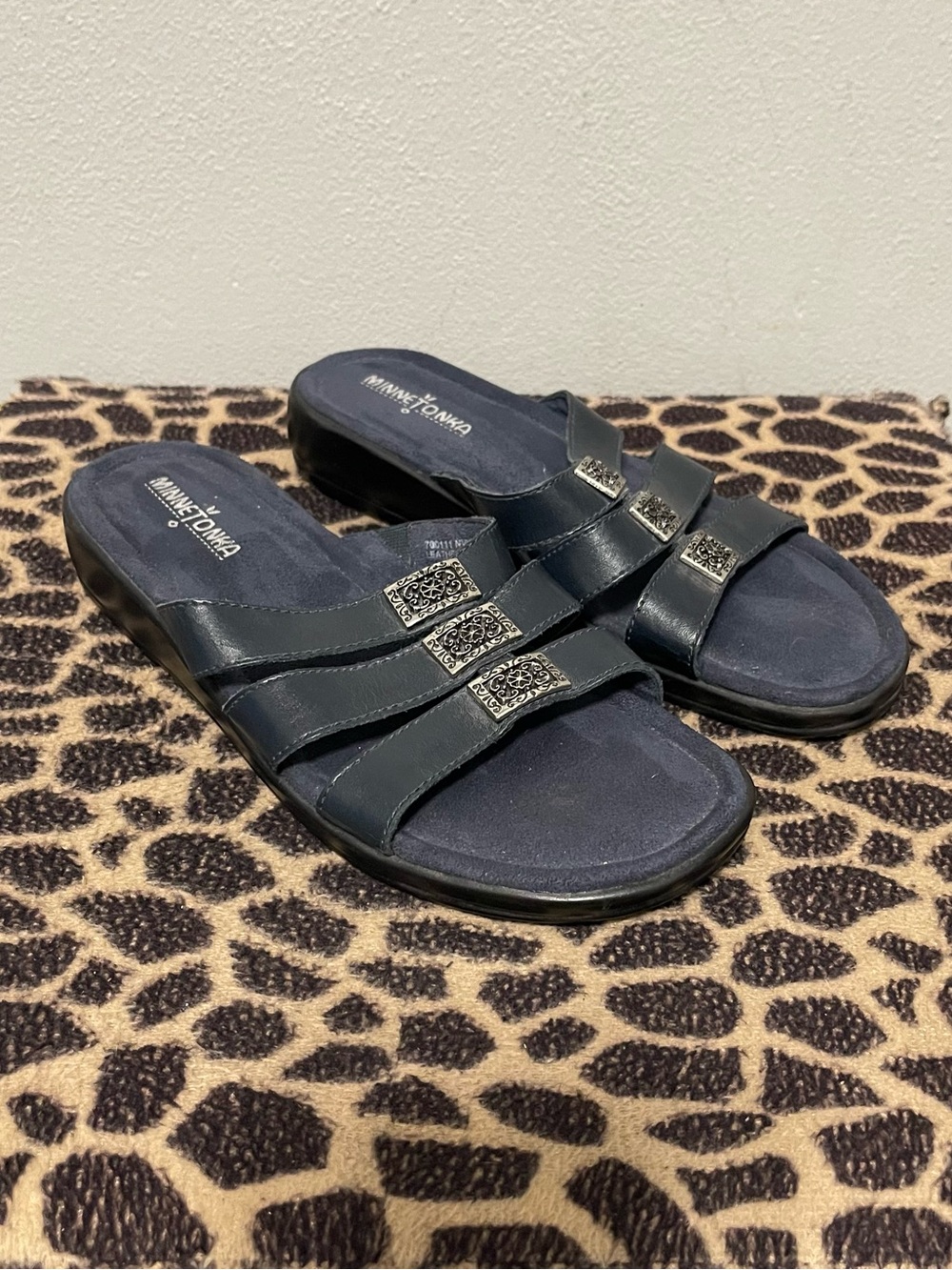 Minnetonka Triple Strap Western Slide Sandals Leather Navy Comfort Womens 9